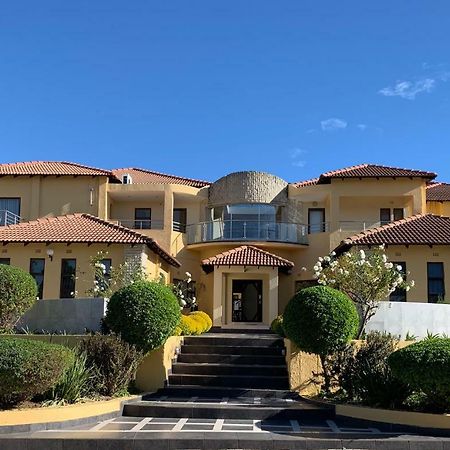 Bella Casa Guesthouse Йоханнесбург Экстерьер фото