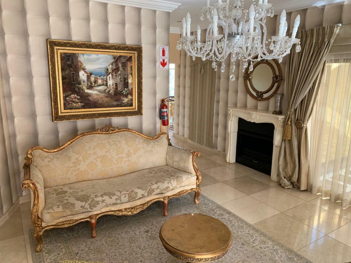 Bella Casa Guesthouse Йоханнесбург Экстерьер фото